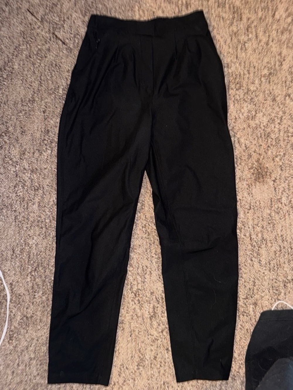 Lululemon tapered pants size 4